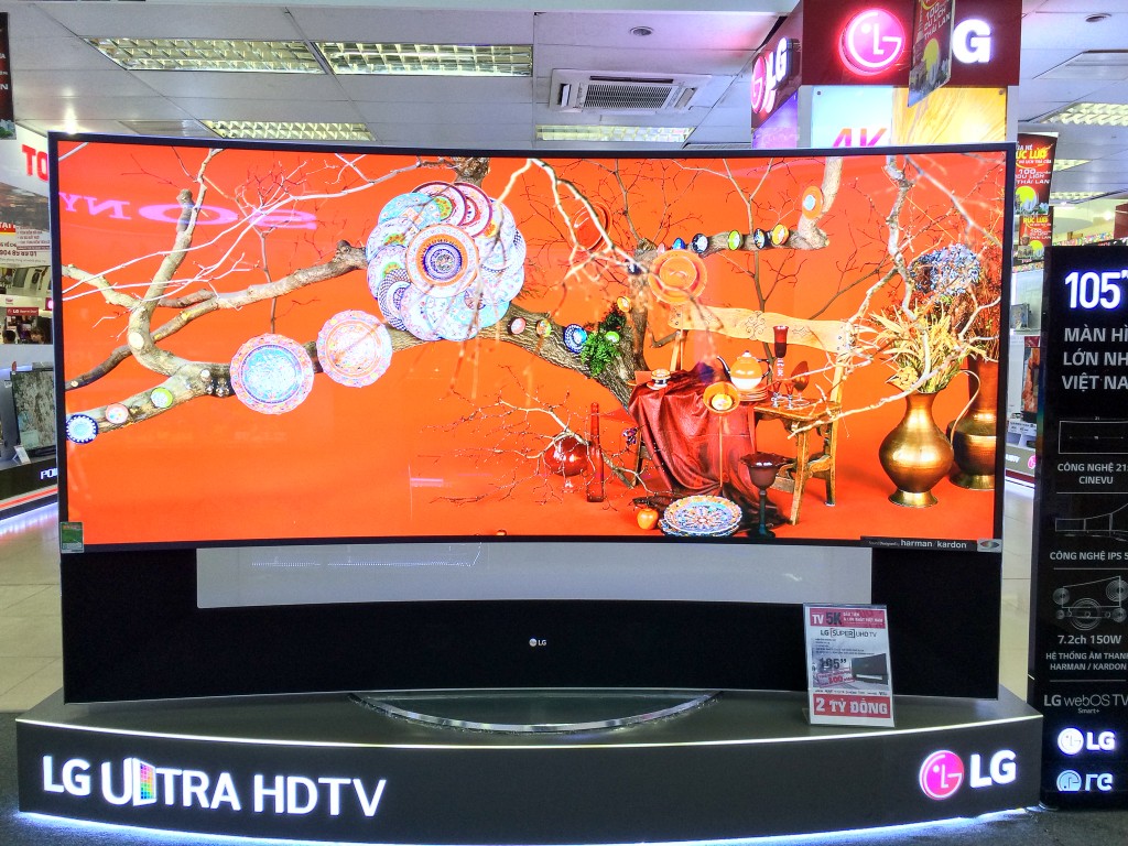 Chiêm ngưỡng TV LG màn 5K giá 2 tỷ đồng tại Việt Nam ảnh 1