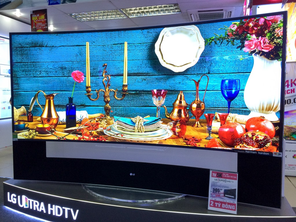 Chiêm ngưỡng TV LG màn 5K giá 2 tỷ đồng tại Việt Nam ảnh 2