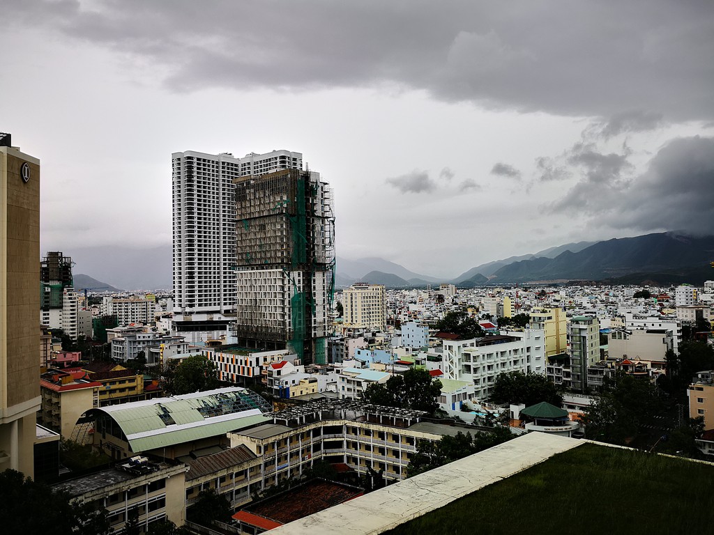 Trên tay Mate 10 Pro tại Việt Nam: bóng bẩy, màn 18:9, camera kép Leica  ảnh 11