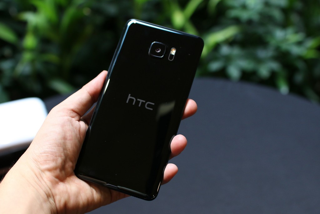 Cận cảnh flagship mới HTC U Ultra tại Việt Nam ảnh 9
