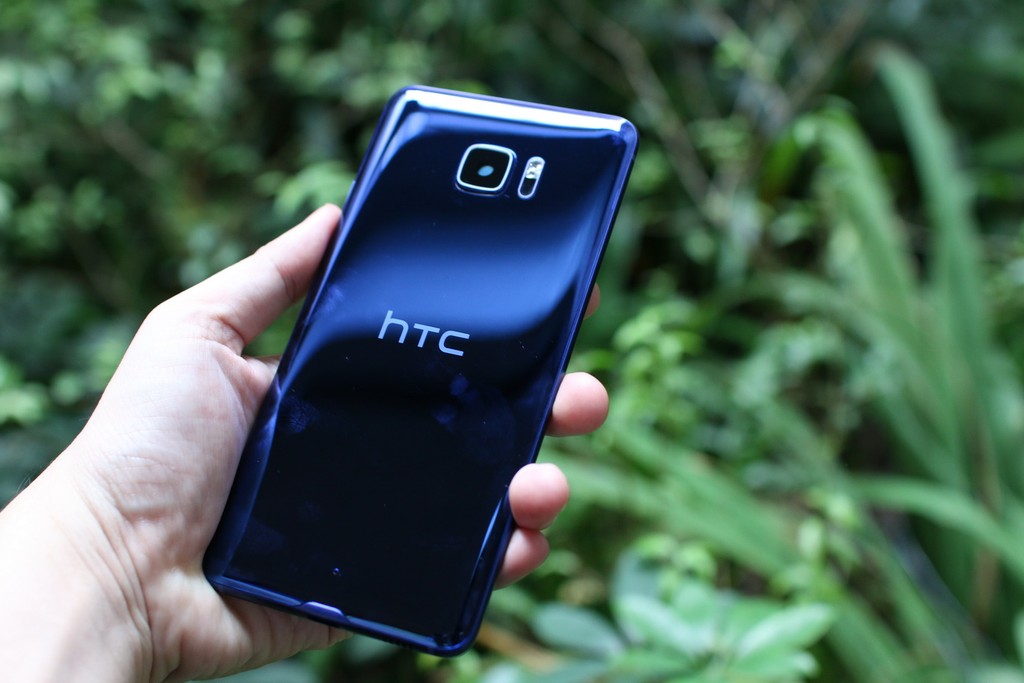 Cận cảnh flagship mới HTC U Ultra tại Việt Nam ảnh 1