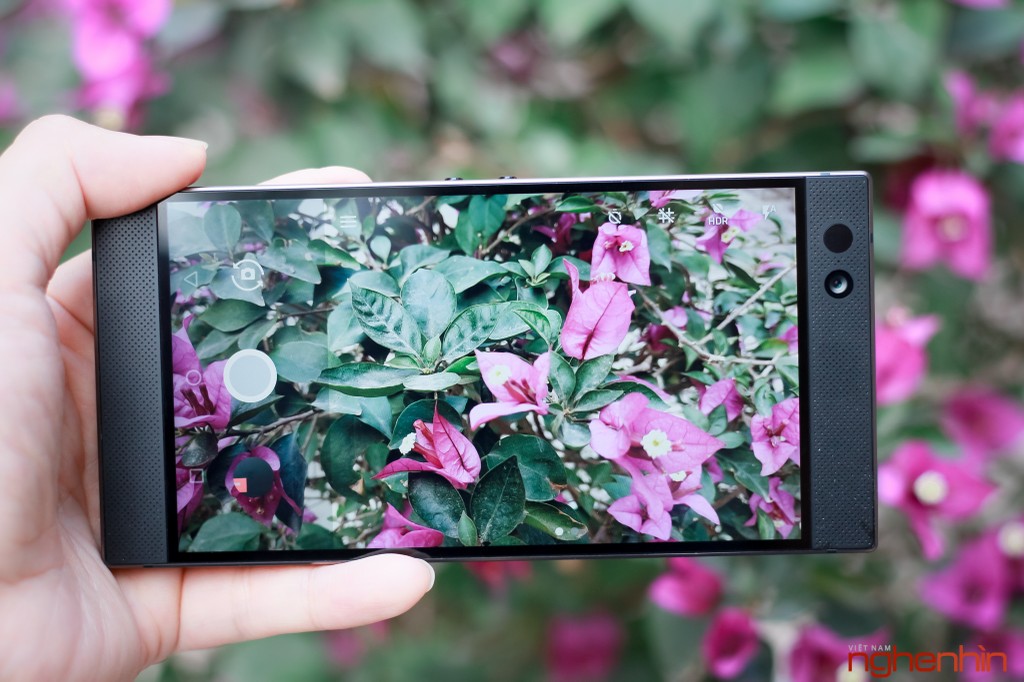 Trên tay Razer Phone tại Việt Nam: smarphone dành cho game thủ giá 19 triệu  ảnh 20