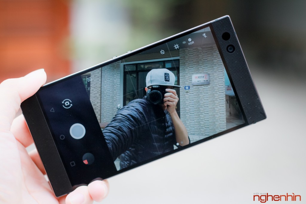 Trên tay Razer Phone tại Việt Nam: smarphone dành cho game thủ giá 19 triệu  ảnh 21