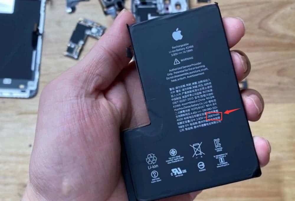 Tháo rời iPhone 12 Pro Max cho thấy pin chữ L, dung lượng giảm ảnh 3