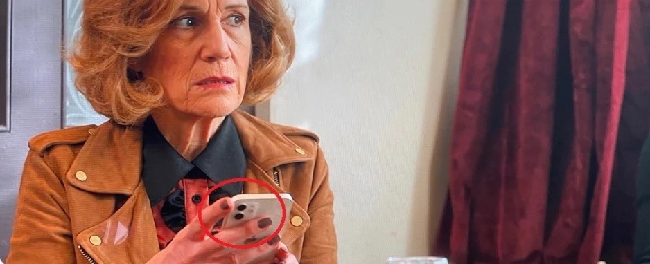 Một chiếc iPhone không tai thỏ xuất hiện trong series phim do Apple sản xuất ảnh 2