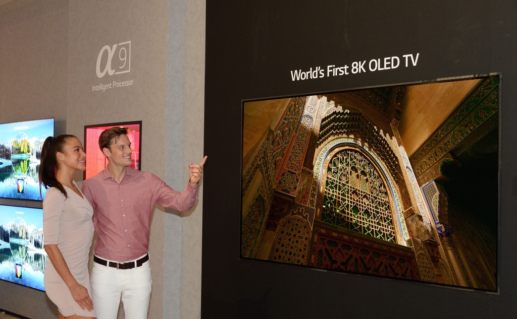 LG ra mắt TV OLED 8K kích thước 88 inch đầu tiên trên thế giới tại IFA 2018 ảnh 1
