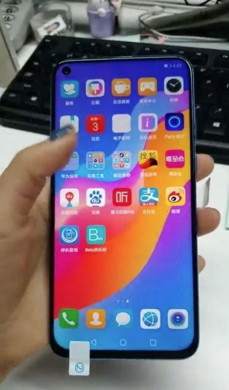 Lộ ảnh rõ ràng Huawei Nova 4 với màn hình 'lỗ', 3 camera sau ảnh 3