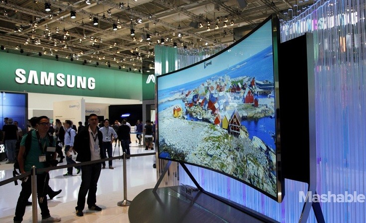 Samsung tung ra TV 105 inch tự cong đầu tiên thế giới  ảnh 3