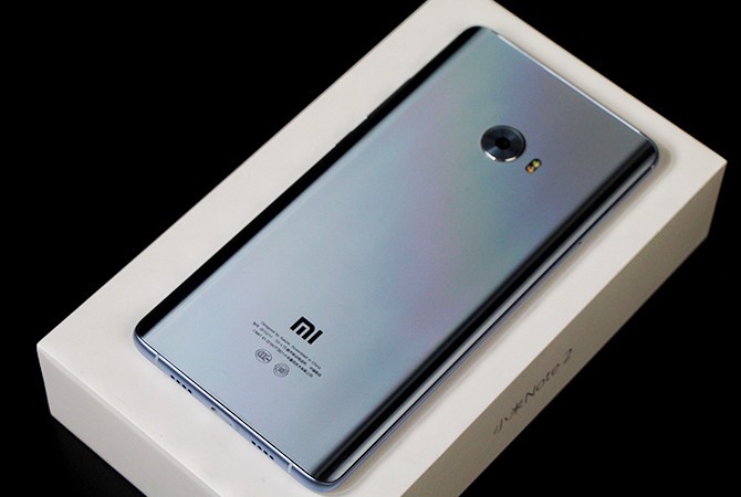 Cận cảnh Xiaomi Mi Note 2 màu Glacier Silver cực đẹp ảnh 2