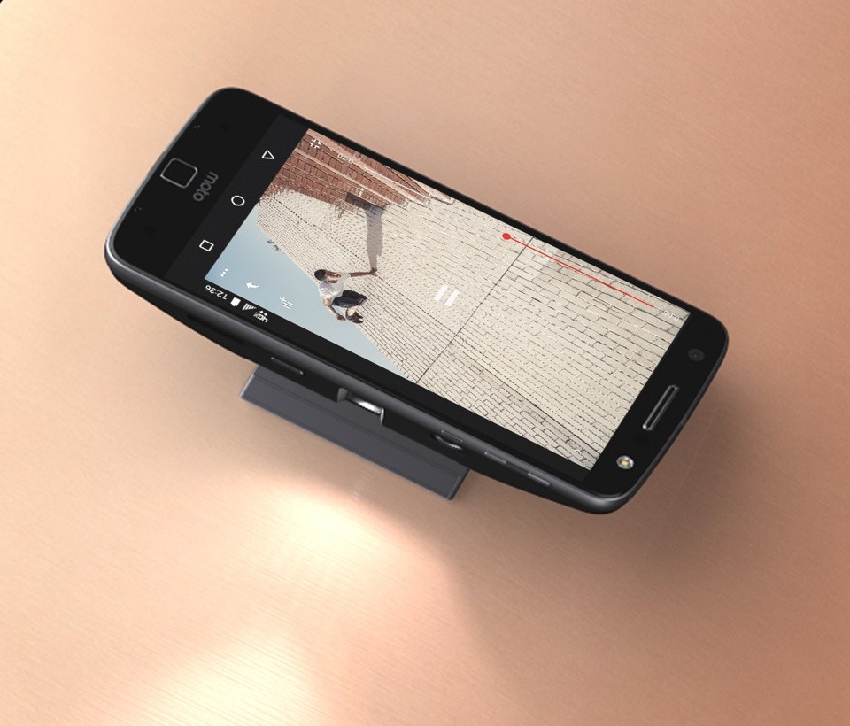 Phụ kiện độc biến smartphone thành máy chiếu mini  ảnh 7