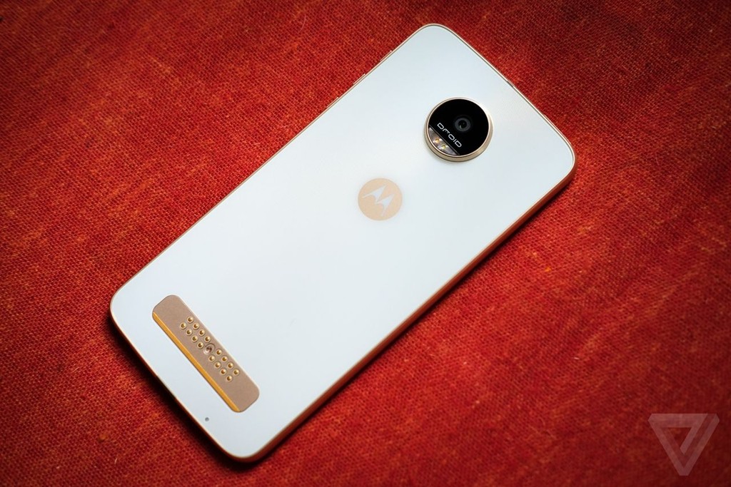 Moto Z Play ra mắt với cổng audio 3.5mm, giá 555USD ảnh 2