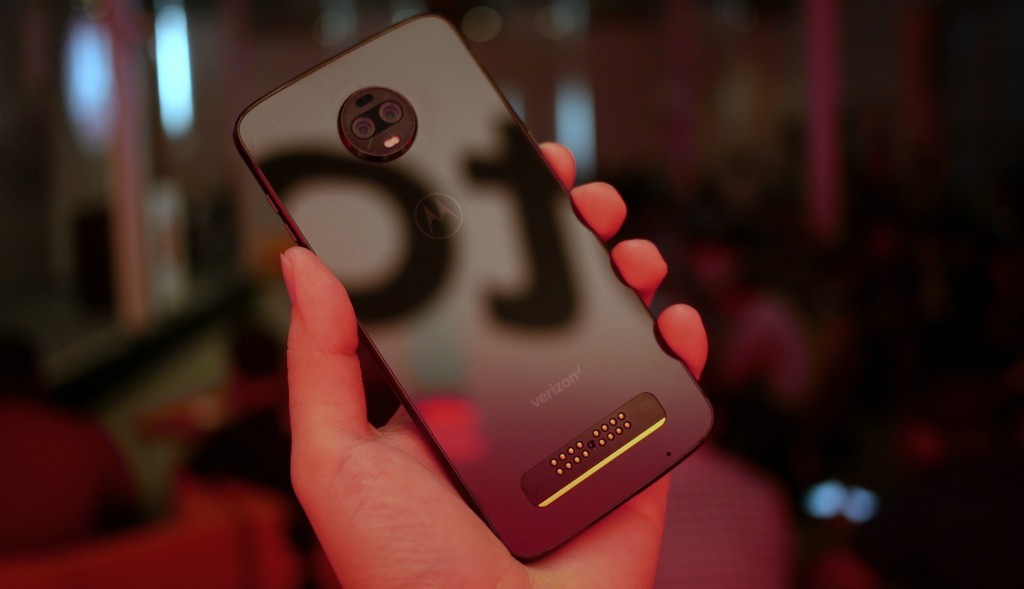 Motorola Moto Z3 chính thức: màn hình 6 inch, Snapdragon 835, hỗ trợ mạng 5G qua module ảnh 2