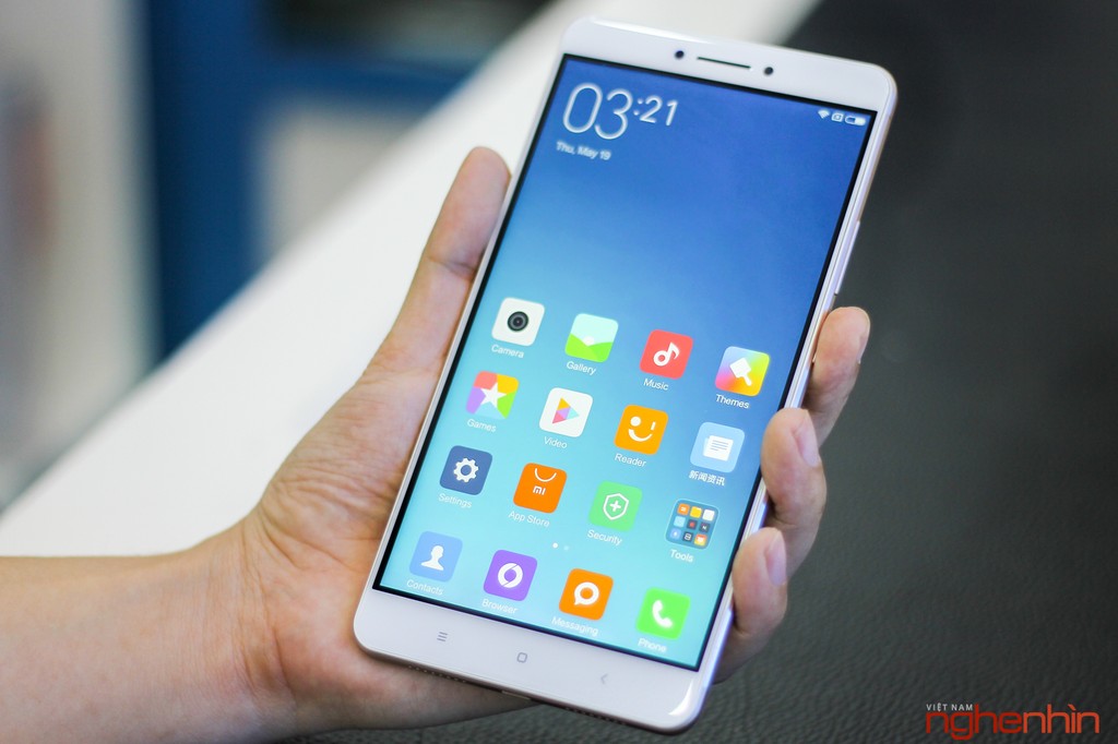 Trên tay phablet Xiaomi Mi Max đầu tiên tại Việt Nam, giá 5,9 triệu ảnh 1