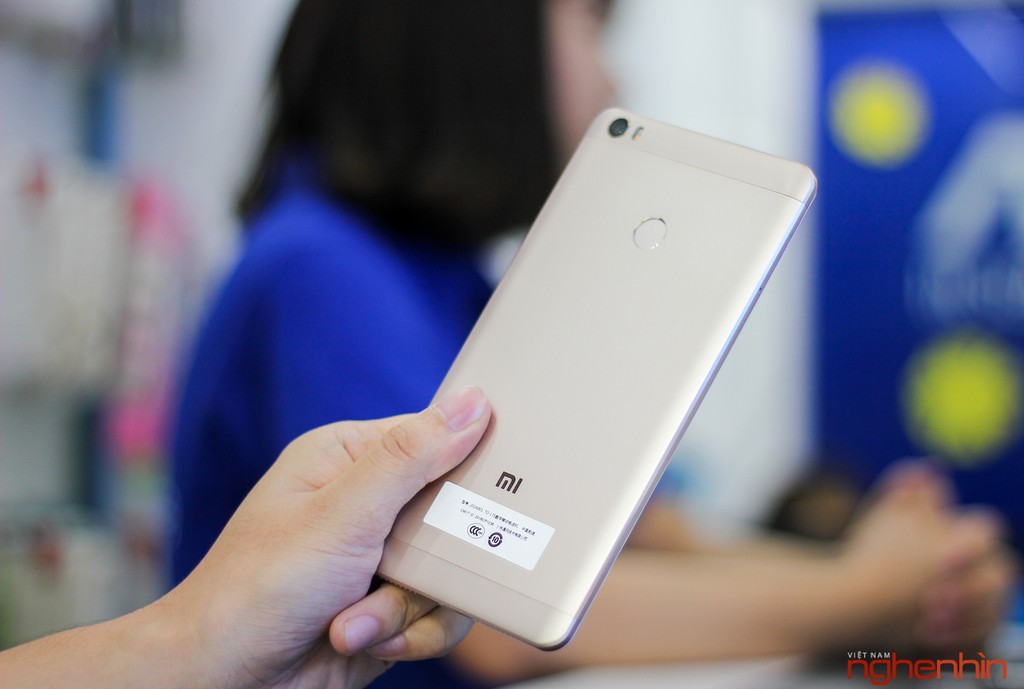 Trên tay phablet Xiaomi Mi Max đầu tiên tại Việt Nam, giá 5,9 triệu ảnh 9