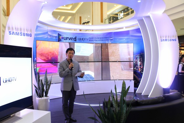 Sắp đặt nội thất với công nghệ thực tế ảo bằng TV cong Samsung ảnh 2