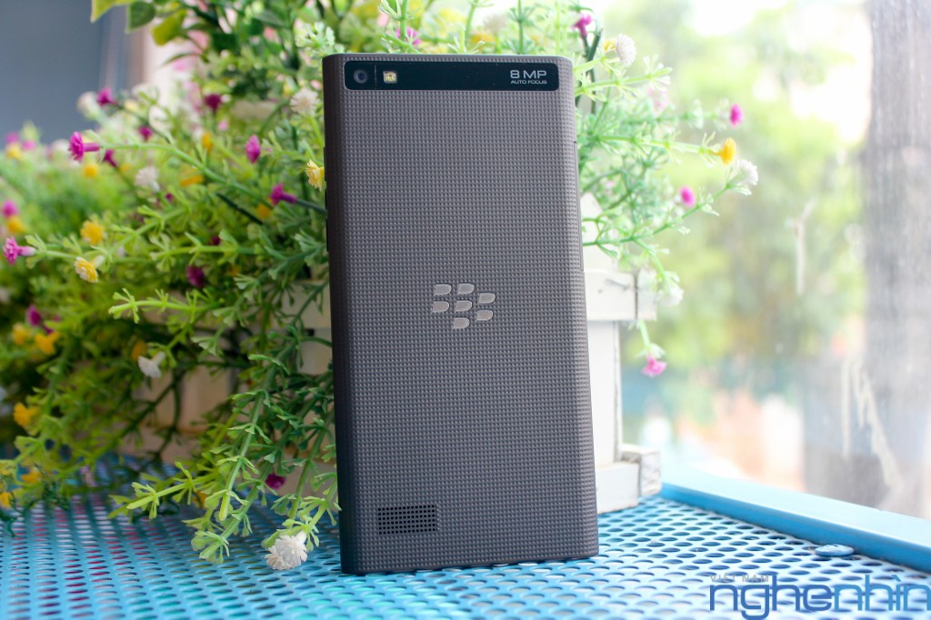 Mở hộp smartphone Blackberry Leap 5 inch, pin 'trâu' 25 tiếng, giá 6 triệu đồng ảnh 9