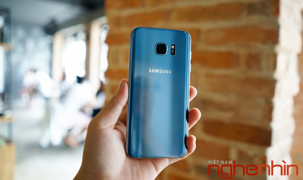 Chiêm ngưỡng Galaxy S7 edge xanh san hô sắp bán tại Việt Nam ảnh 1
