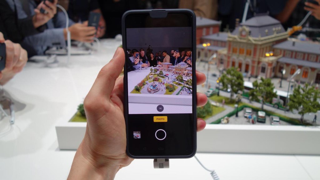 Oppo trình làng smartphone có camera zoom 10x và 5G tại MWC 2019 ảnh 2