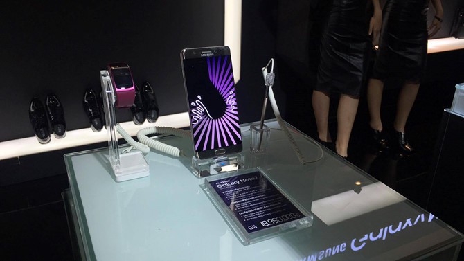 Samsung muốn khách hàng 'ngay lập tức' đến đổi Galaxy Note7 ảnh 1