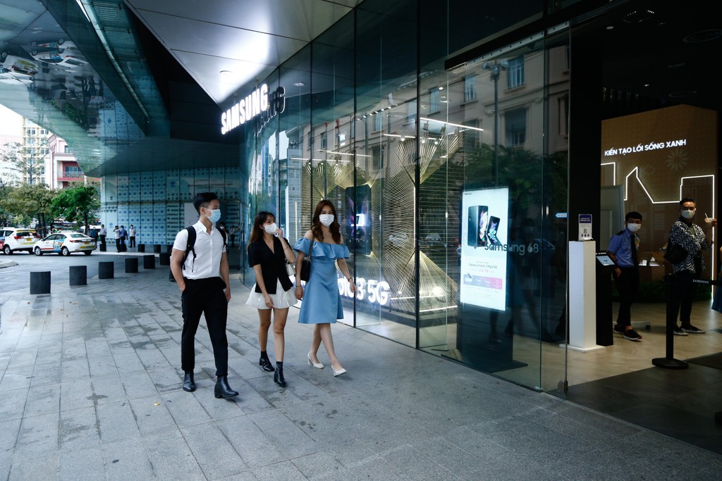 Không khí tấp nập trải nghiệm công nghệ đỉnh cao tại Samsung68 ngày mở cửa ảnh 1