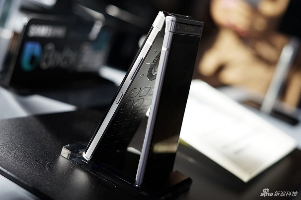 Samsung W2018 ra mắt: smartphone nắp gập cao cấp, camera khẩu độ F1.5 ảnh 6