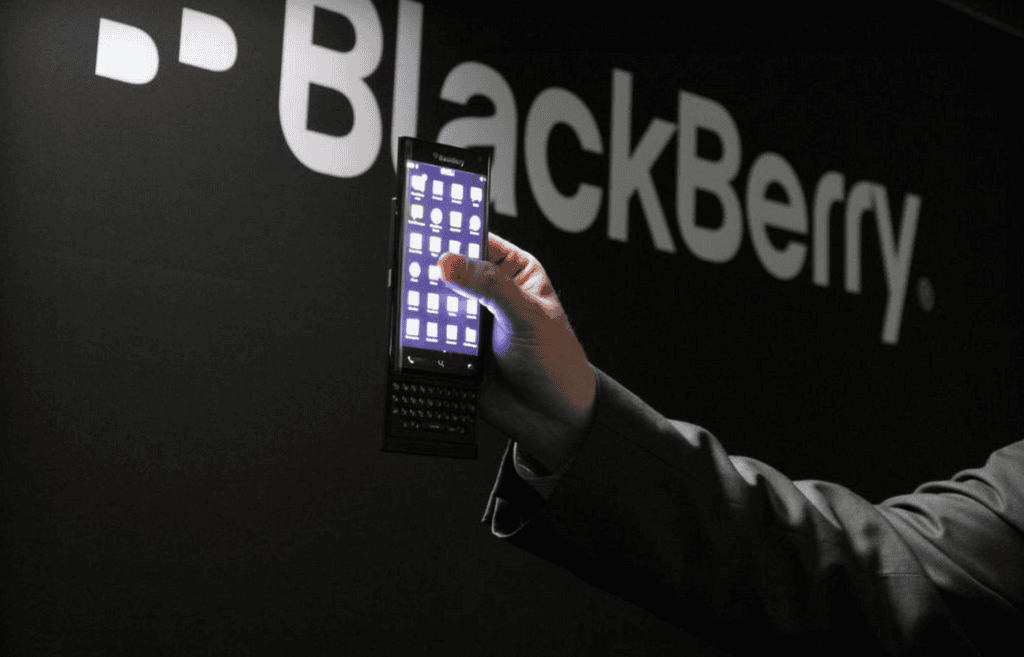 Blackberry khoe siêu phẩm màn hình cong như Galaxy S6 edge ảnh 1