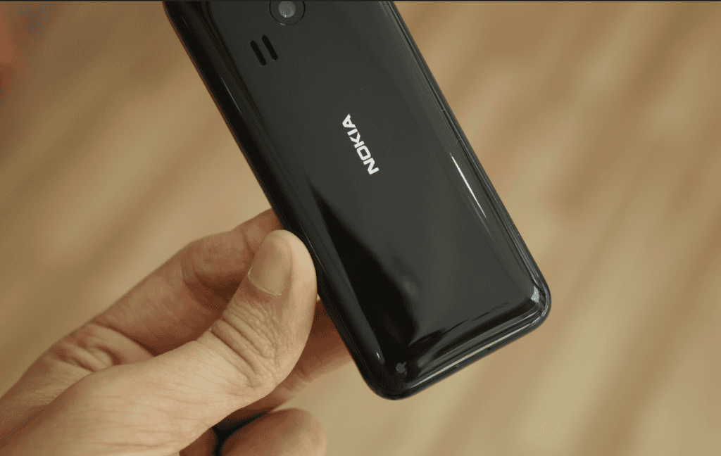 Trên tay Nokia 222 màu đen bóng giá 950 nghìn ảnh 6