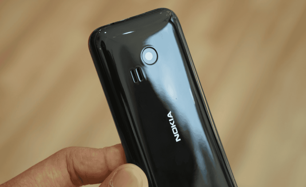 Trên tay Nokia 222 màu đen bóng giá 950 nghìn ảnh 7
