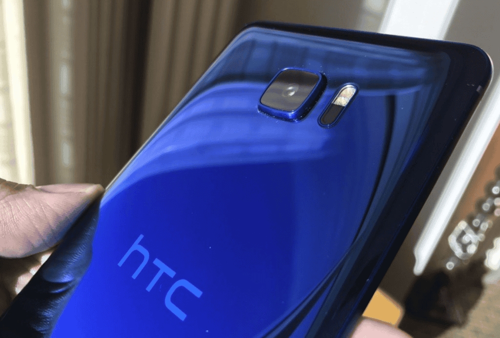 HTC U Ultra lộ ảnh thực 2 màn hình, ra mắt 12/1 ảnh 4