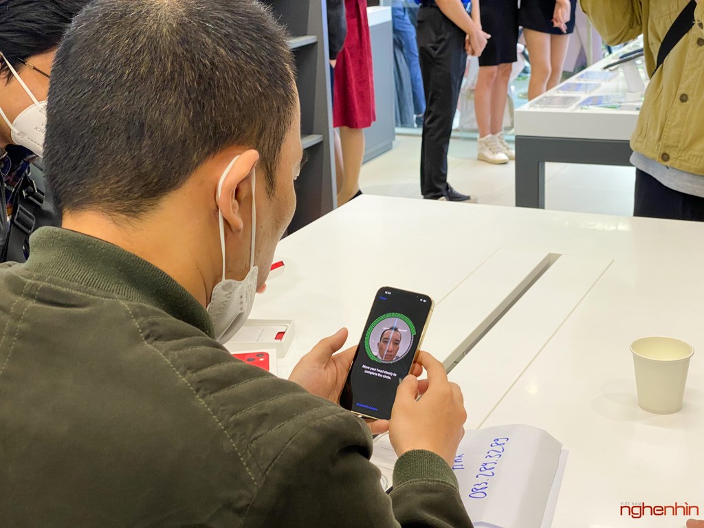 ShopDunk khai trương chuỗi 5 Apple Mono Store trong ngày mở bán iPhone 13 chính hãng ảnh 14