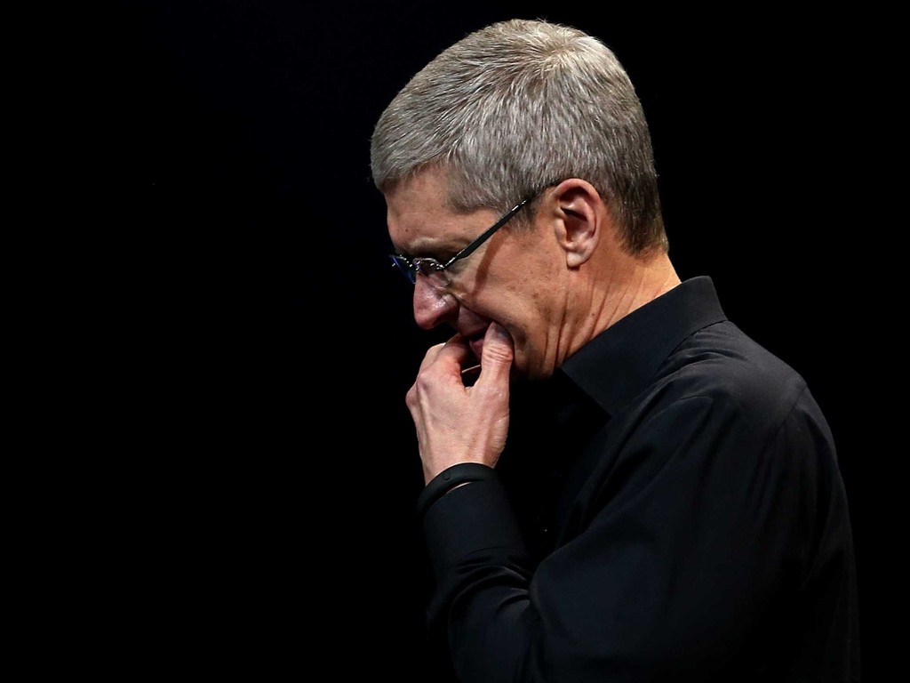  Apple 'thất thu', lần đầu Tim Cook bị trừ lương ảnh 1