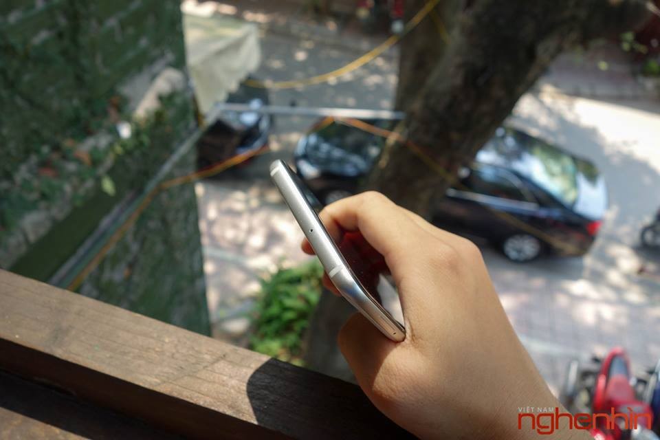 Trên tay Xiaomi Mi 8 đầu tiên Việt Nam: Nhận diện khuôn mặt cực nhanh, giá 12 triệu ảnh 4