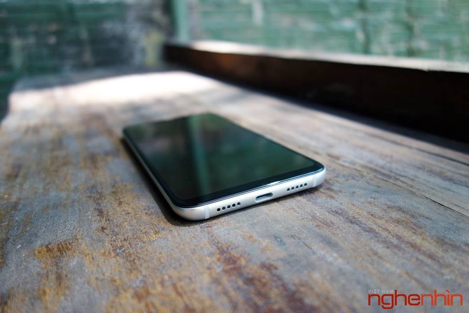 Trên tay Xiaomi Mi 8 đầu tiên Việt Nam: Nhận diện khuôn mặt cực nhanh, giá 12 triệu ảnh 6