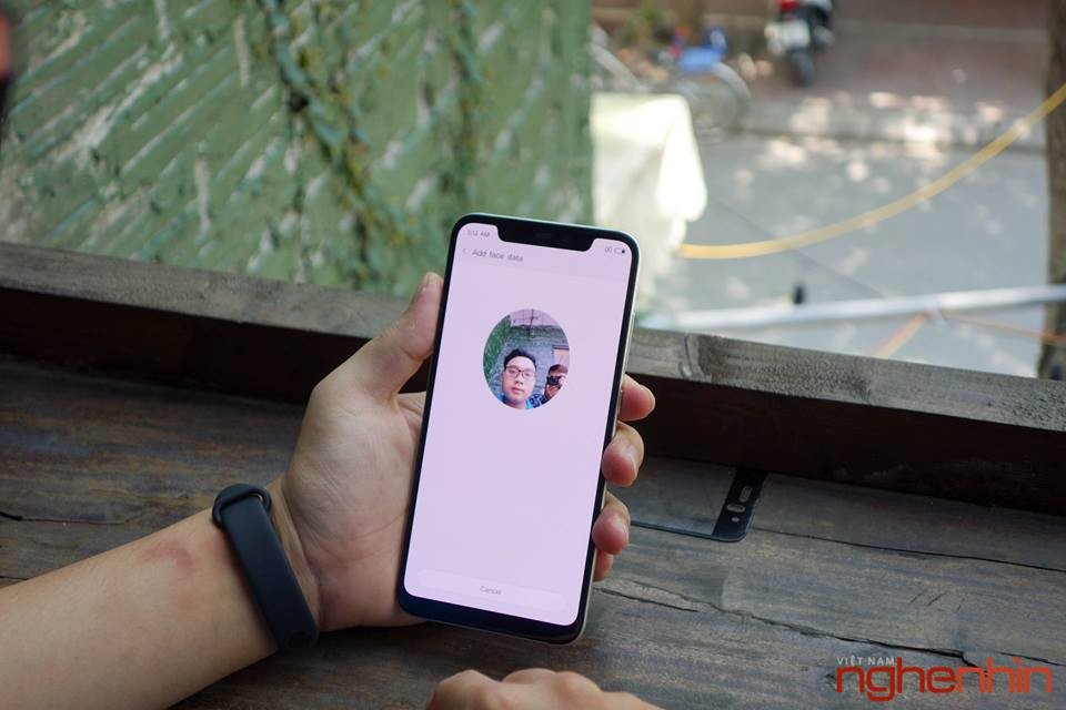 Trên tay Xiaomi Mi 8 đầu tiên Việt Nam: Nhận diện khuôn mặt cực nhanh, giá 12 triệu ảnh 8