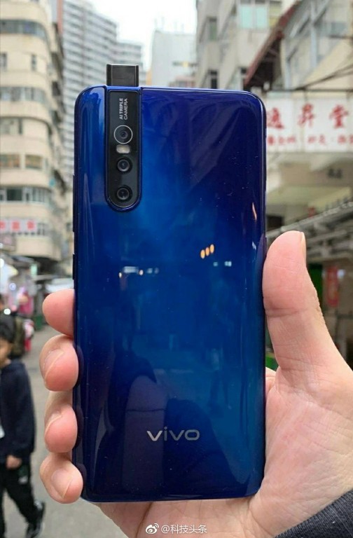Lộ ảnh trên tay Vivo V15 Pro phiên bản màu xanh ảnh 1
