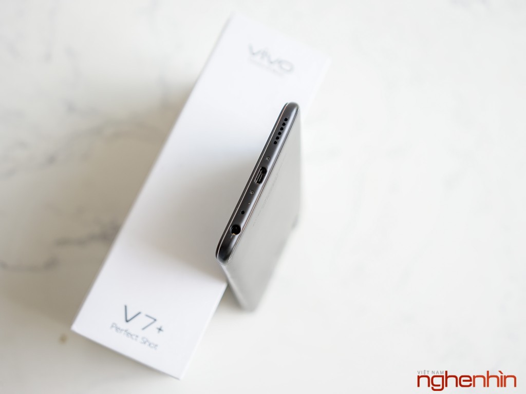 Mở hộp và đánh giá nhanh Vivo V7+: selfie đẹp, màn hình 18:9 ấn tượng ảnh 4