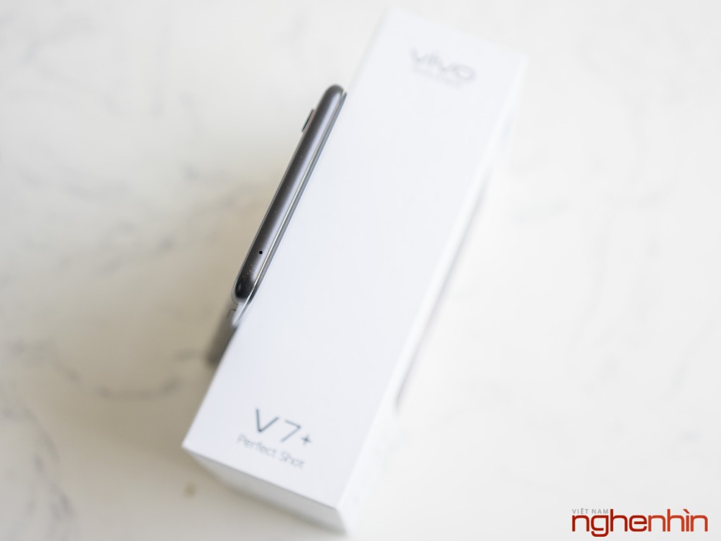 Mở hộp và đánh giá nhanh Vivo V7+: selfie đẹp, màn hình 18:9 ấn tượng ảnh 5