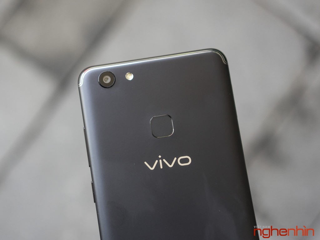 Mở hộp và đánh giá nhanh Vivo V7+: selfie đẹp, màn hình 18:9 ấn tượng ảnh 9