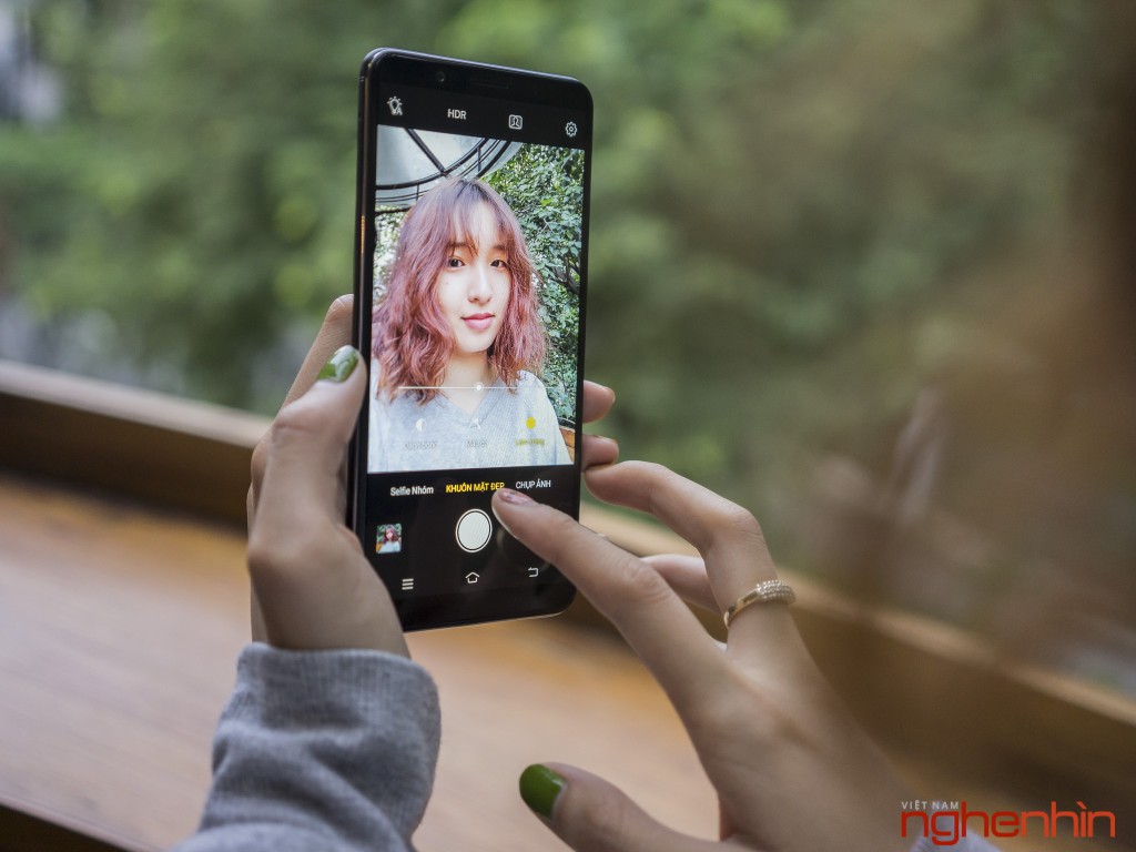Mở hộp và đánh giá nhanh Vivo V7+: selfie đẹp, màn hình 18:9 ấn tượng ảnh 30