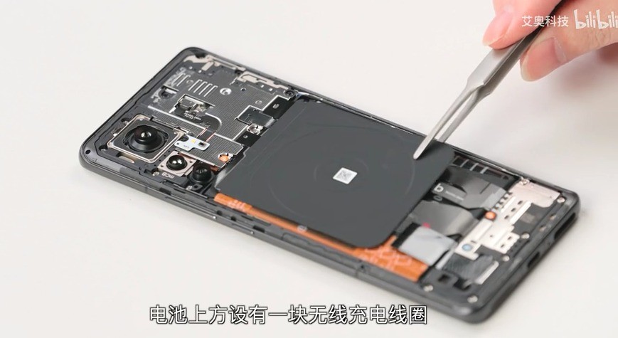 “Mổ bụng” Xiaomi 12 Pro khám phá nội thất ảnh 1