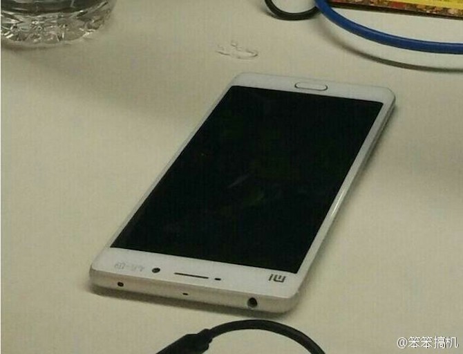 Xiaomi Mi 5 lộ thiết kế “lai” giữa iPhone 6 và Galaxy S6 ảnh 1