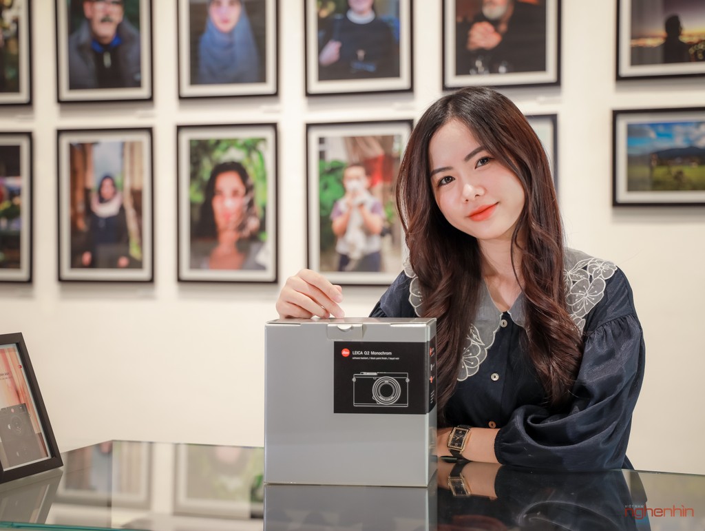 Khui hộp Leica Q2 Monochrom tại Việt Nam giá 155 triệu  ảnh 1