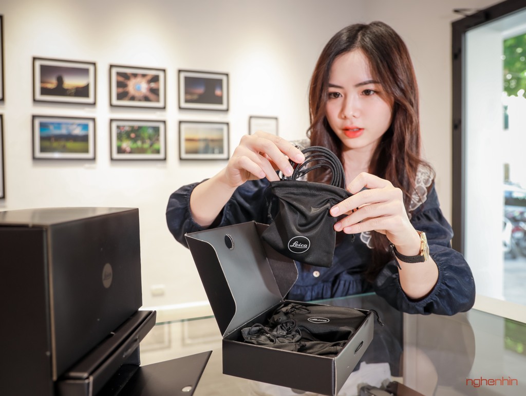 Khui hộp Leica Q2 Monochrom tại Việt Nam giá 155 triệu  ảnh 4