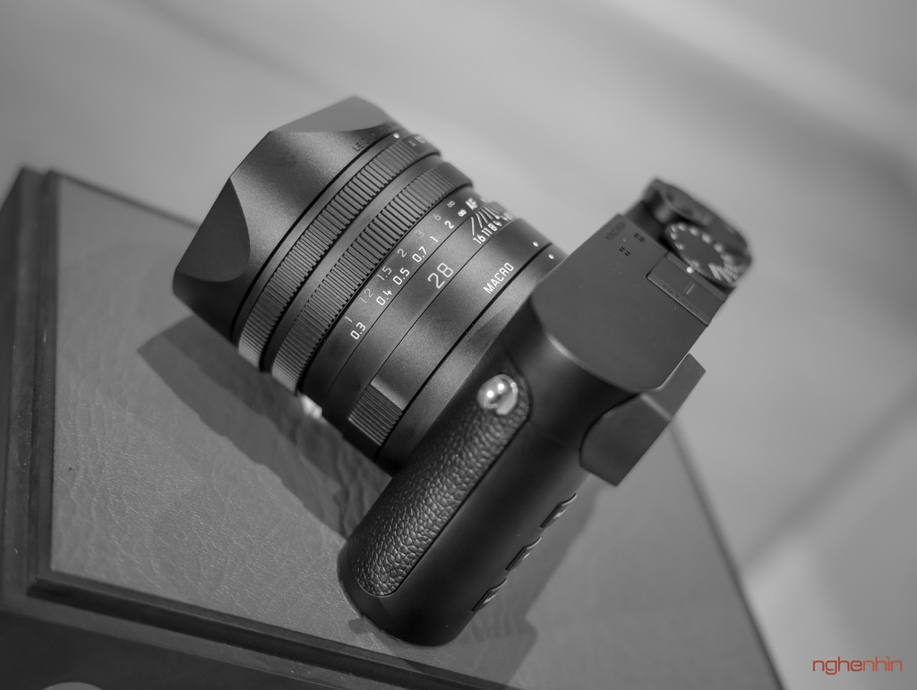 Khui hộp Leica Q2 Monochrom tại Việt Nam giá 155 triệu  ảnh 10