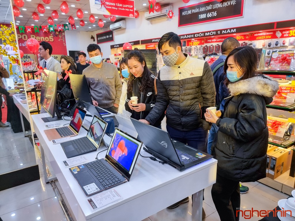 FPT Shop khai trương 68 Trung tâm trải nghiệm laptop, mở bán Surface Pro 7 siêu bảo hành ảnh 3