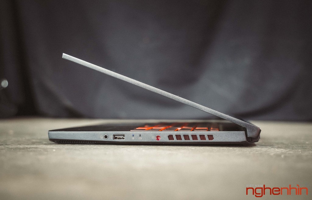 Trên tay laptop gaming Acer Nitro 7: thiết kế gọn ngầu, 'nội lực' mạnh mẽ ảnh 5