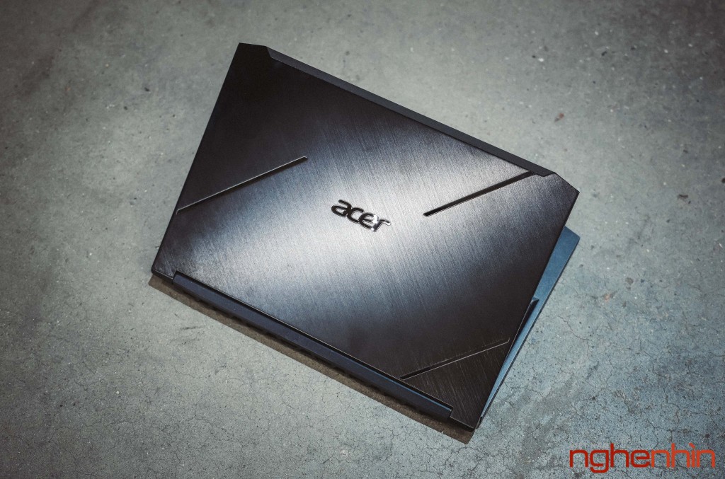 Trên tay laptop gaming Acer Nitro 7: thiết kế gọn ngầu, 'nội lực' mạnh mẽ ảnh 2