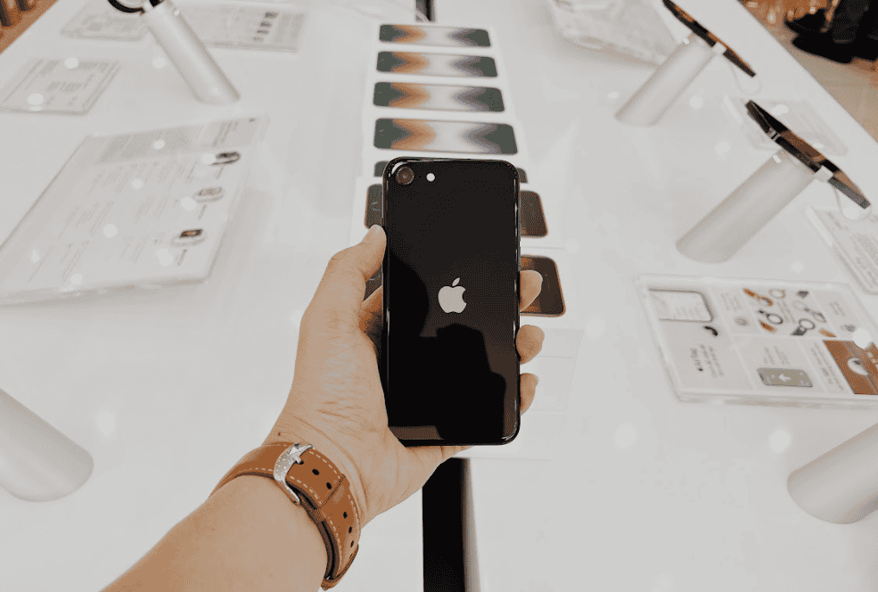 iPhone SE (2022) lên kệ sớm nhất tại FPT Shop, giá chỉ từ 12 triệu ảnh 1