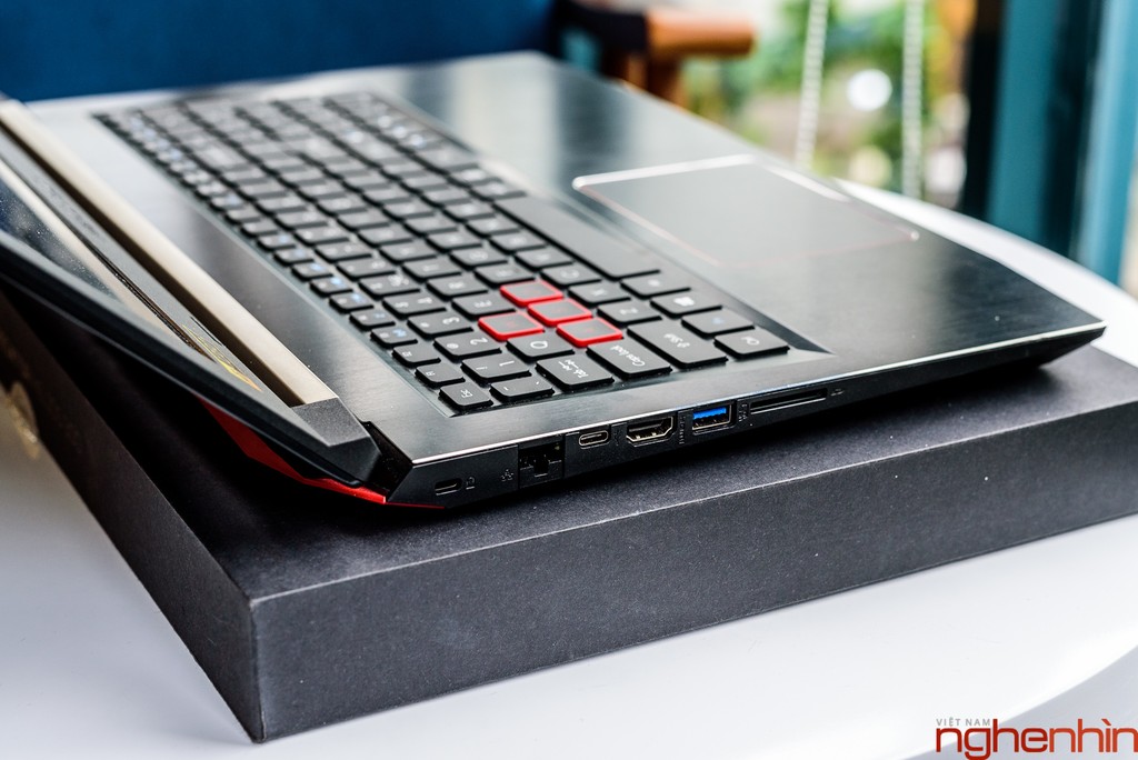 Mở hộp gaming laptop Acer Predator Helios 300: thiết kế cao cấp, hiệu năng tốt, giá 32 triệu ảnh 4