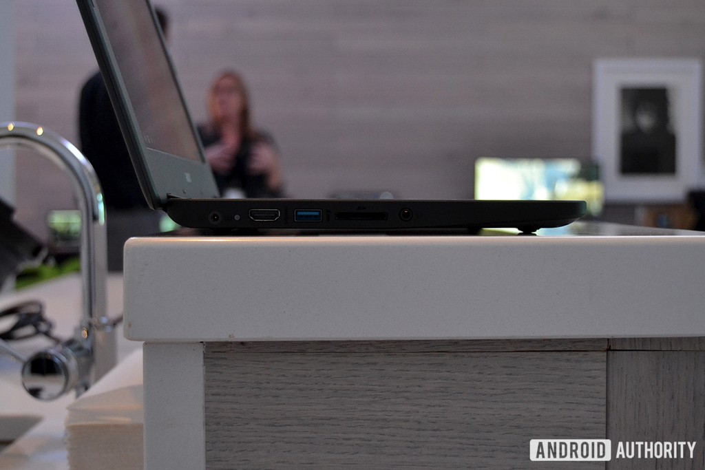 Acer bán laptop siêu bền Chromebook 11 N7 giá 230USD ảnh 3